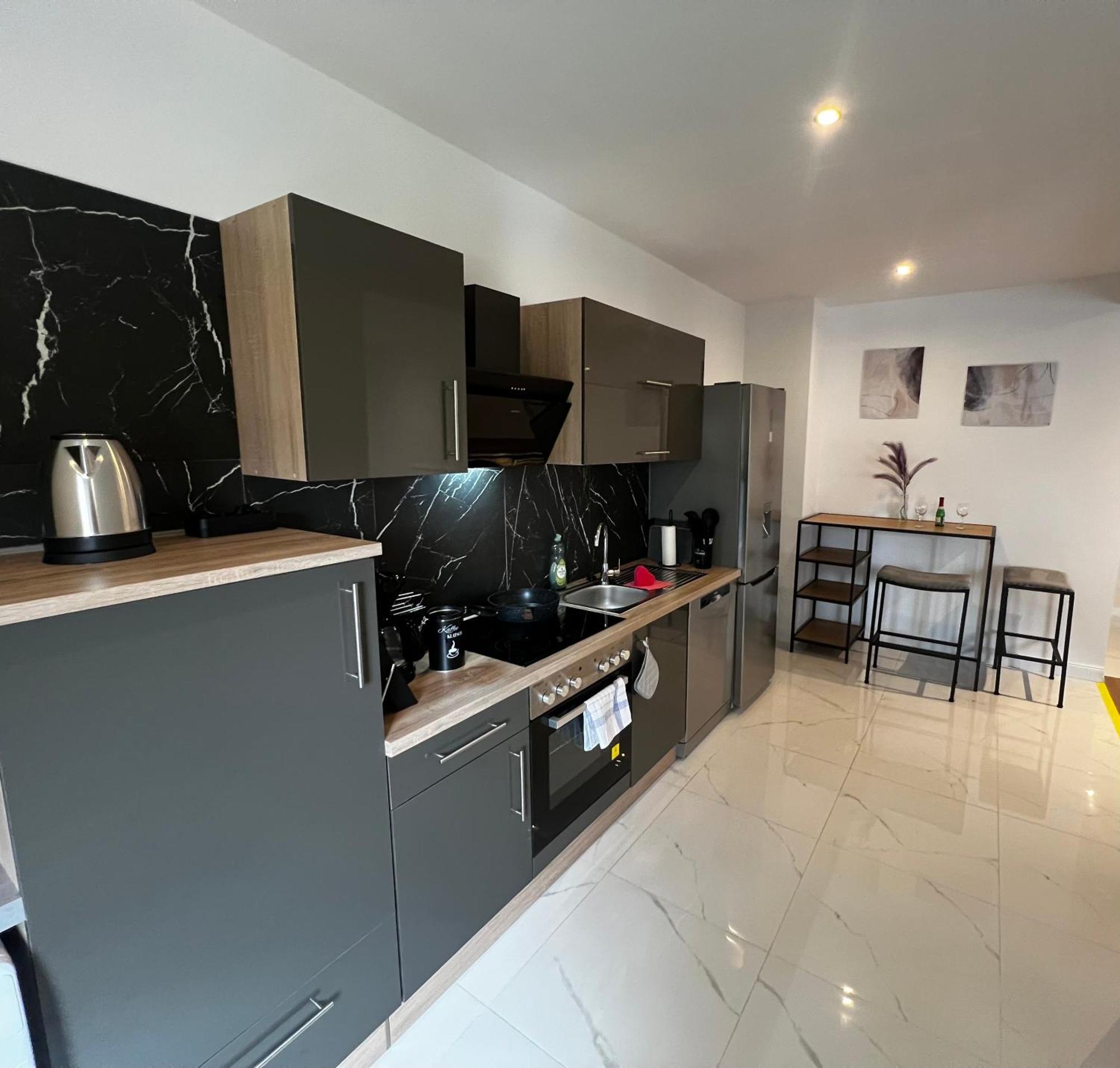 105 Quadratmeter Apartment, Parkplatz, Kinderfreundlich, 6 Personen, Wifi, Vollausgestattete Kueche, Crimmitschau Luaran gambar