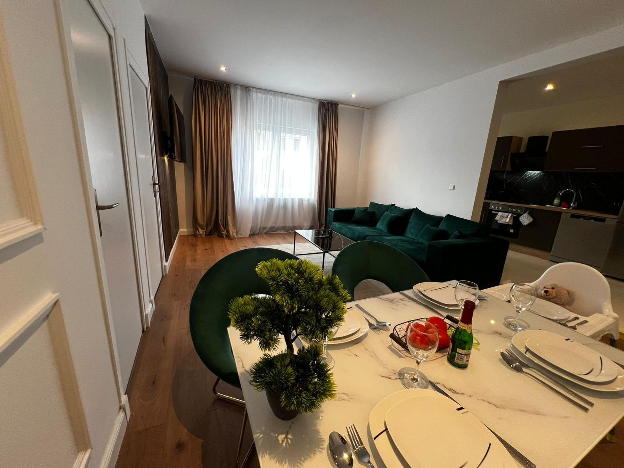 105 Quadratmeter Apartment, Parkplatz, Kinderfreundlich, 6 Personen, Wifi, Vollausgestattete Kueche, Crimmitschau Luaran gambar
