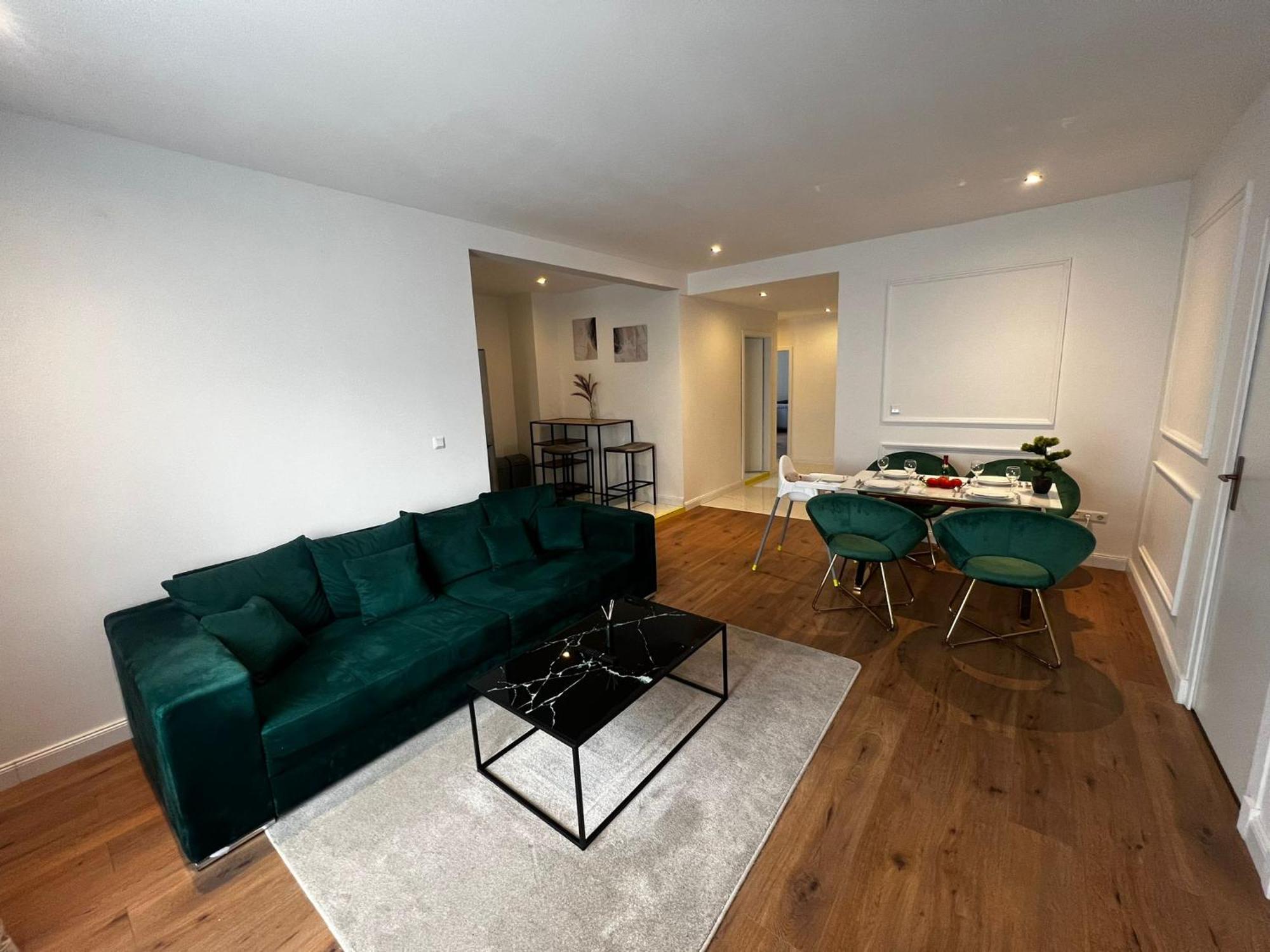 105 Quadratmeter Apartment, Parkplatz, Kinderfreundlich, 6 Personen, Wifi, Vollausgestattete Kueche, Crimmitschau Luaran gambar