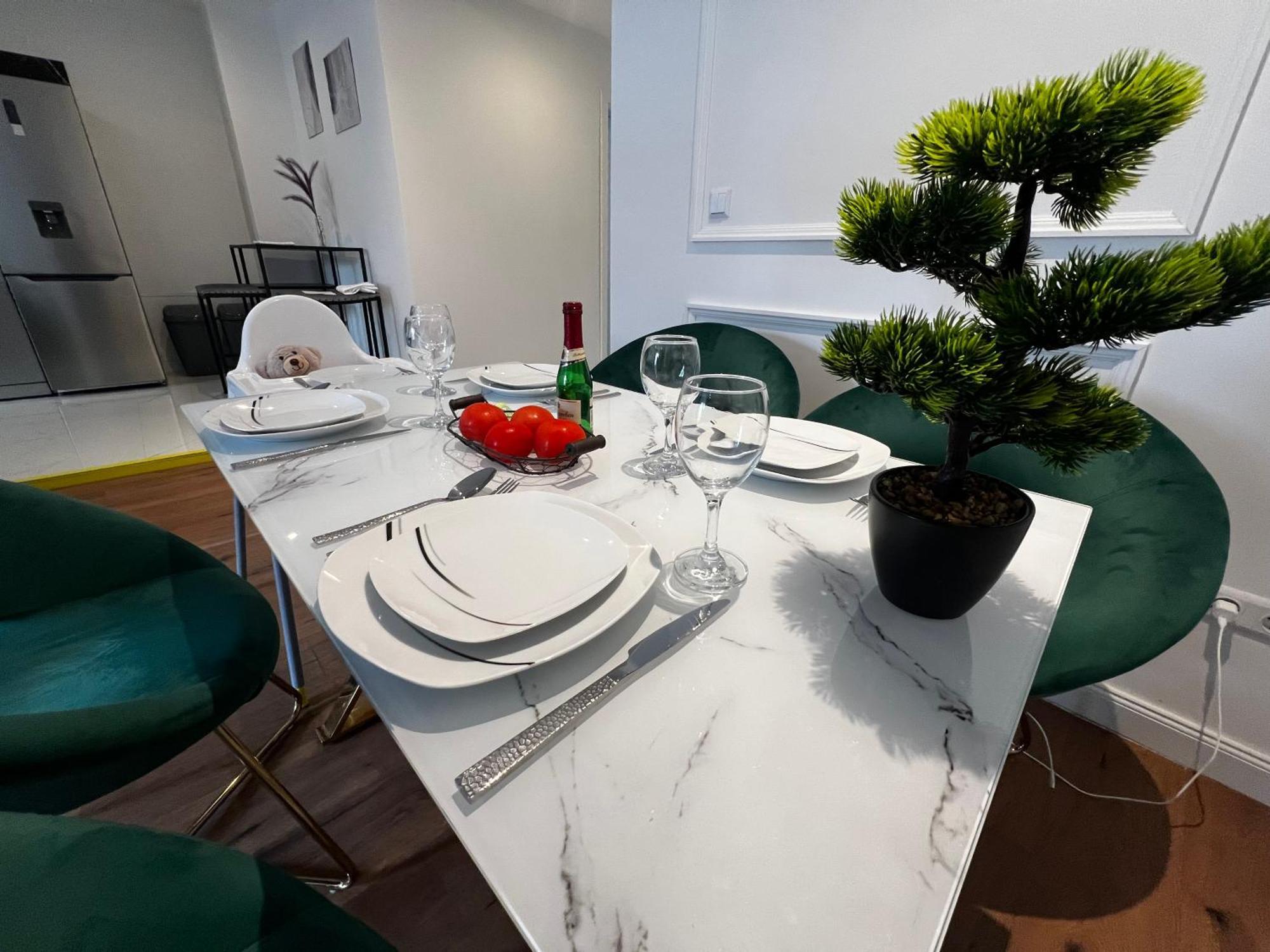 105 Quadratmeter Apartment, Parkplatz, Kinderfreundlich, 6 Personen, Wifi, Vollausgestattete Kueche, Crimmitschau Luaran gambar
