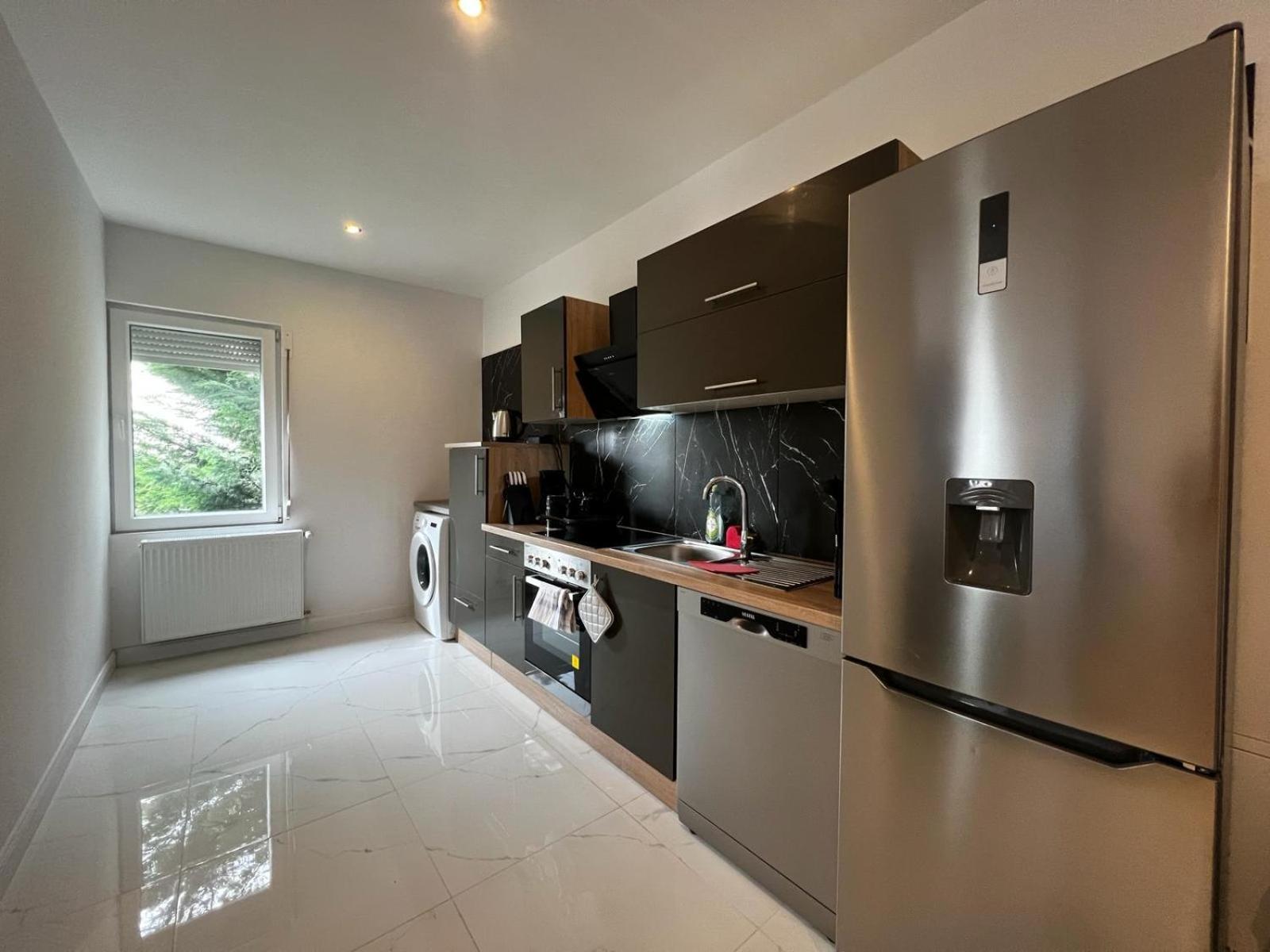 105 Quadratmeter Apartment, Parkplatz, Kinderfreundlich, 6 Personen, Wifi, Vollausgestattete Kueche, Crimmitschau Luaran gambar
