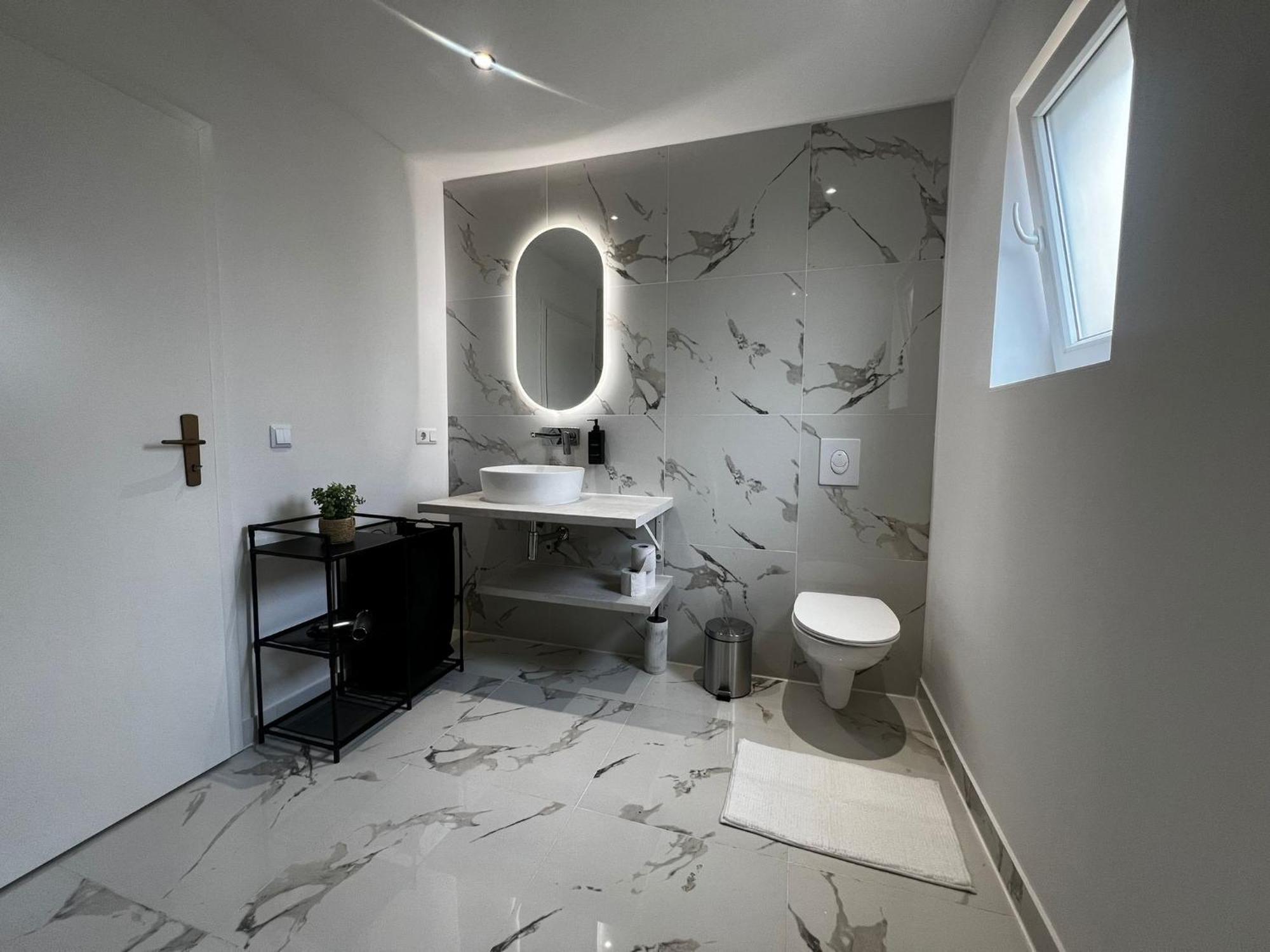 105 Quadratmeter Apartment, Parkplatz, Kinderfreundlich, 6 Personen, Wifi, Vollausgestattete Kueche, Crimmitschau Luaran gambar