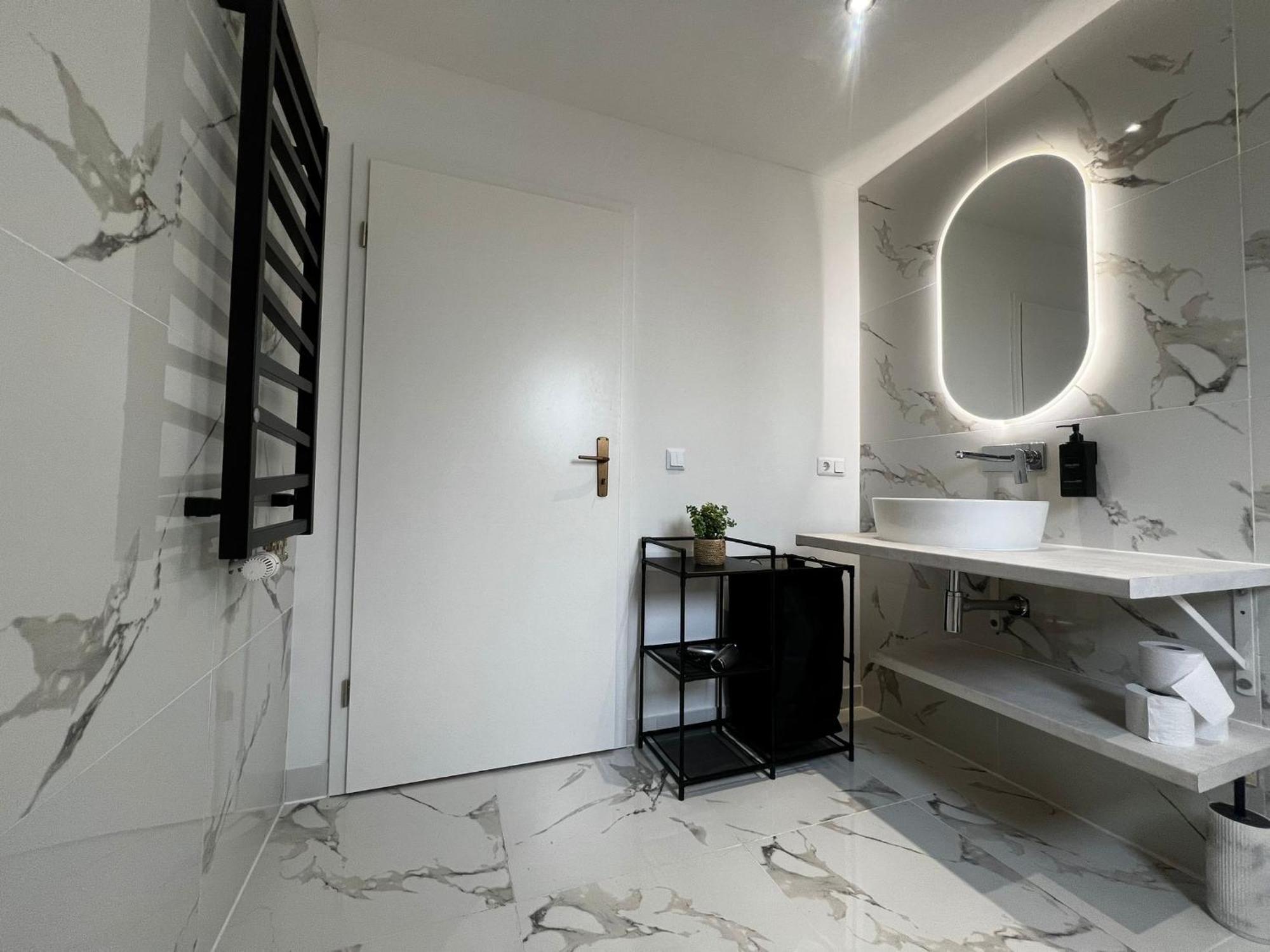 105 Quadratmeter Apartment, Parkplatz, Kinderfreundlich, 6 Personen, Wifi, Vollausgestattete Kueche, Crimmitschau Luaran gambar